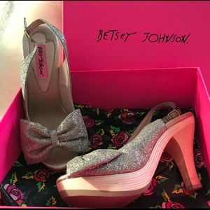 Betsey Johnson golden sparkly bow heels